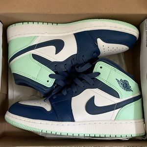 Jordan 1 Mid